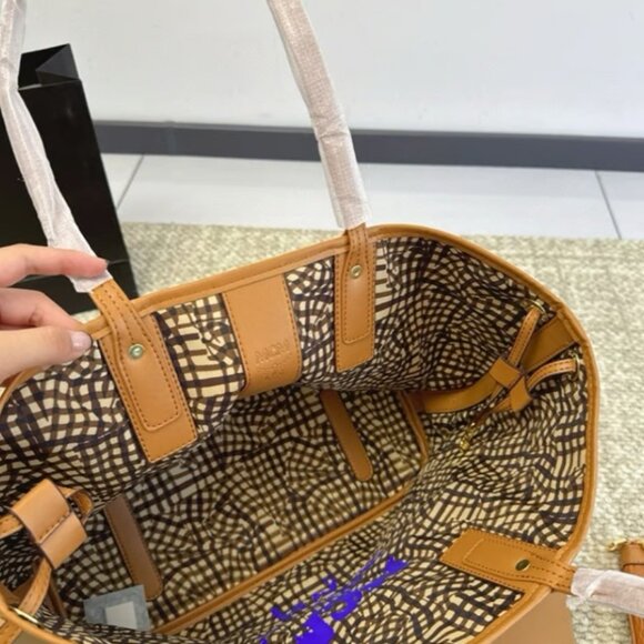 Authentic MCM Brand New Liz Reversible Visetos Tote Bag - Picture 8 of 8